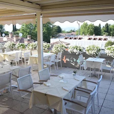 All'orologio פסקיארה דל גארדה