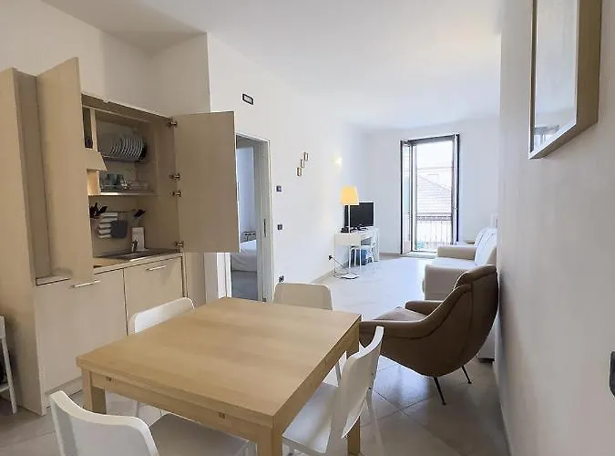 All'orologio דירה