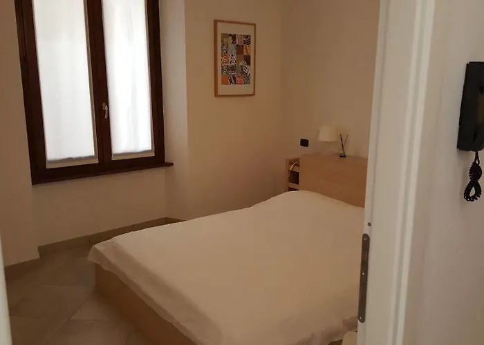 All'orologio דירה